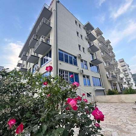 Deor Hotel Shëngjin Buitenkant foto
