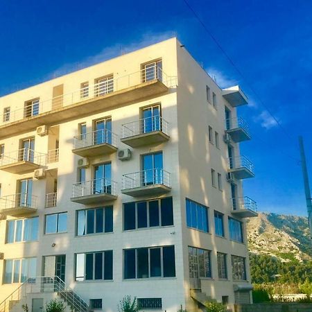 Deor Hotel Shëngjin Buitenkant foto