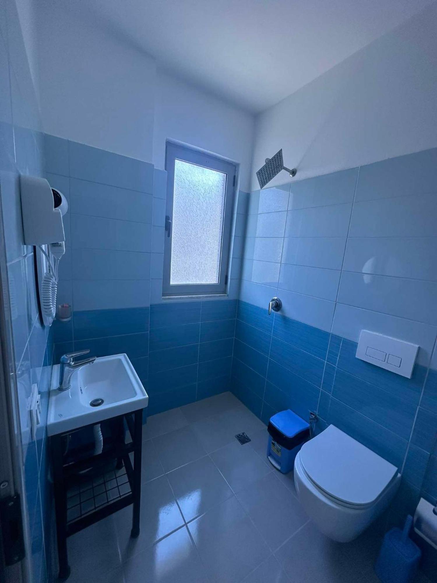 Deor Hotel Shëngjin Buitenkant foto
