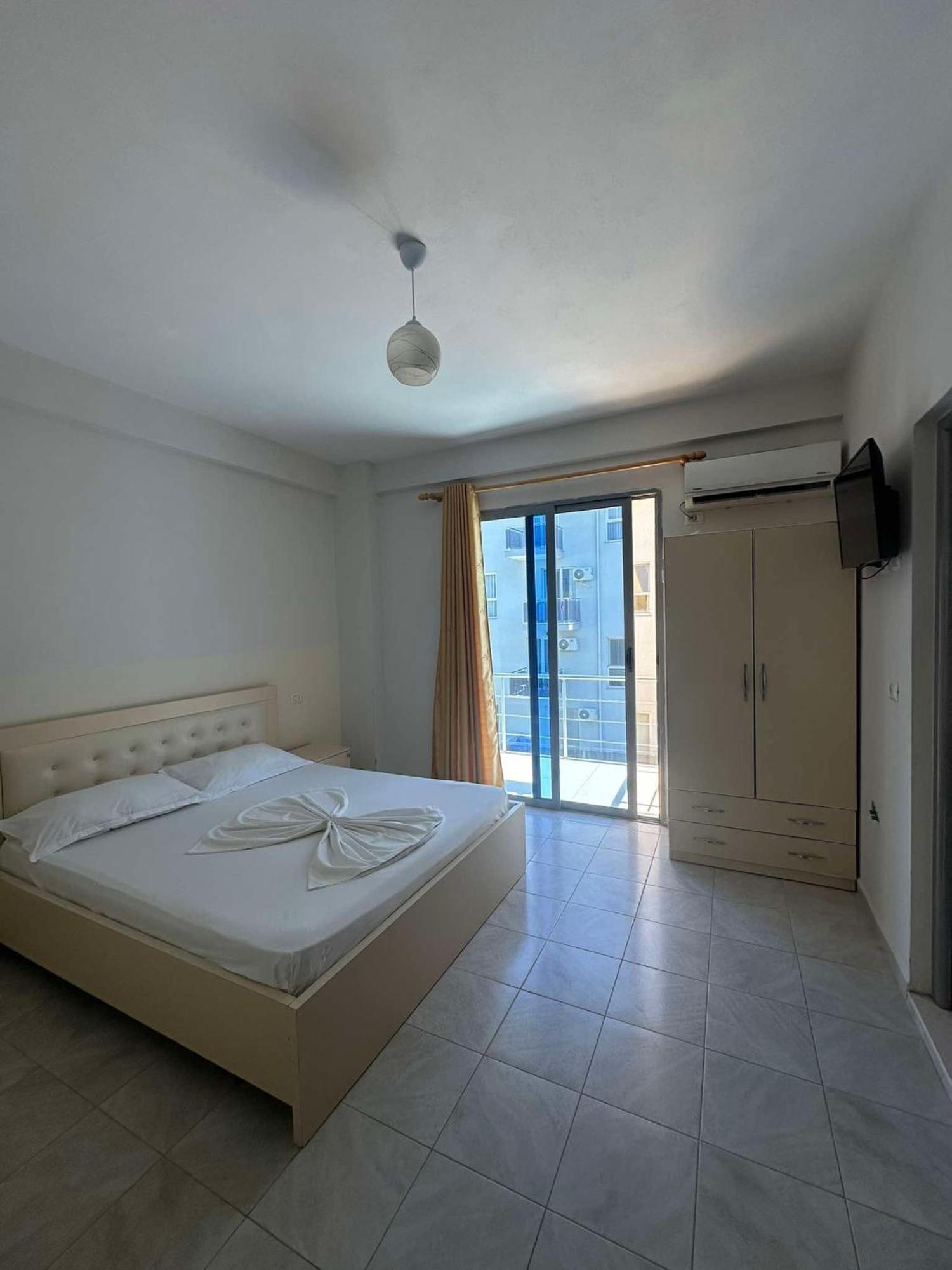 Deor Hotel Shëngjin Buitenkant foto