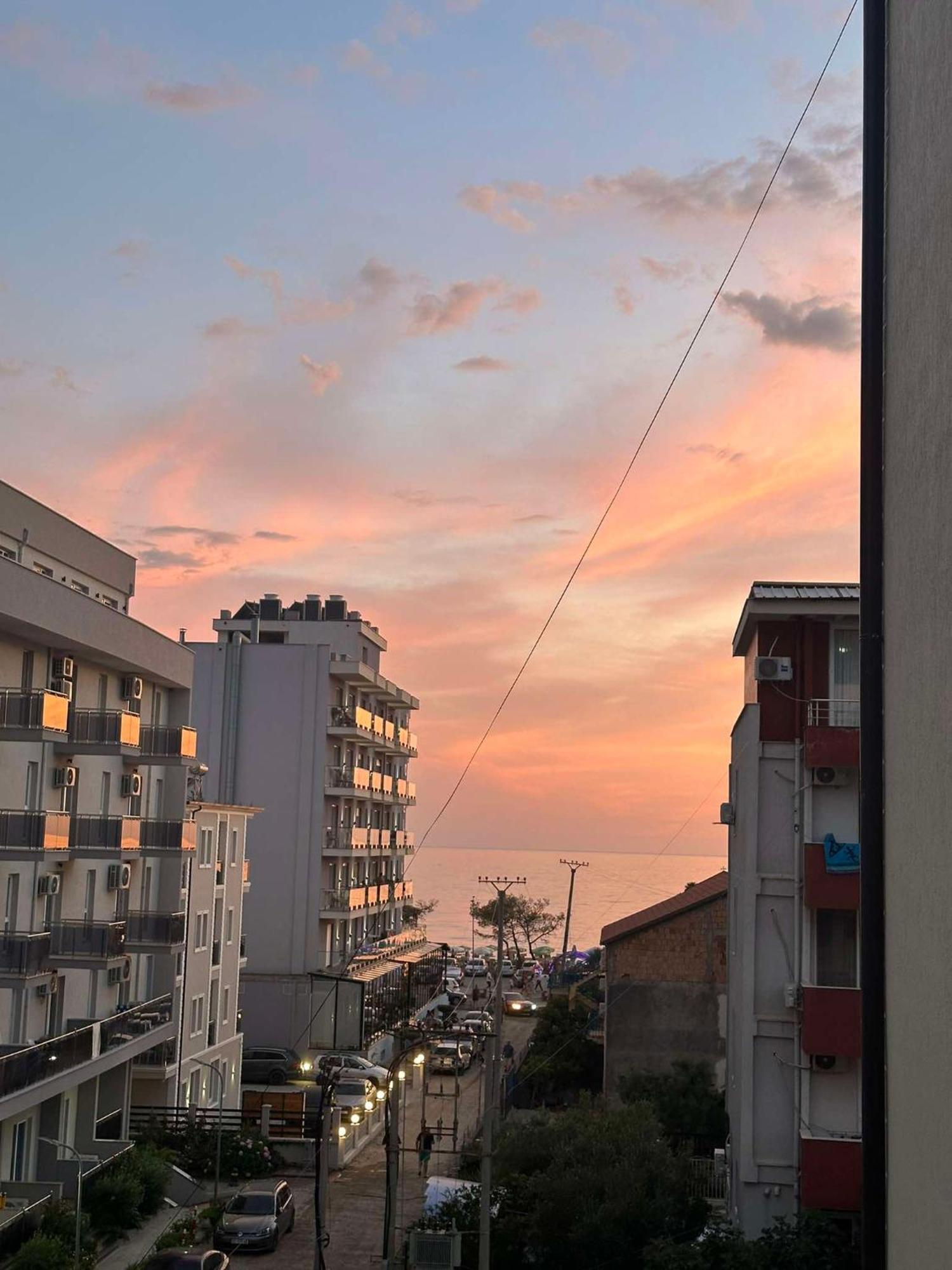 Deor Hotel Shëngjin Buitenkant foto