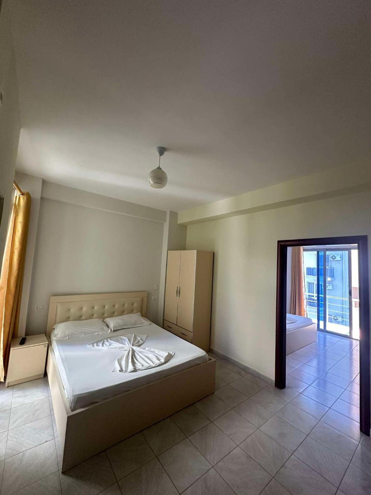 Deor Hotel Shëngjin Buitenkant foto
