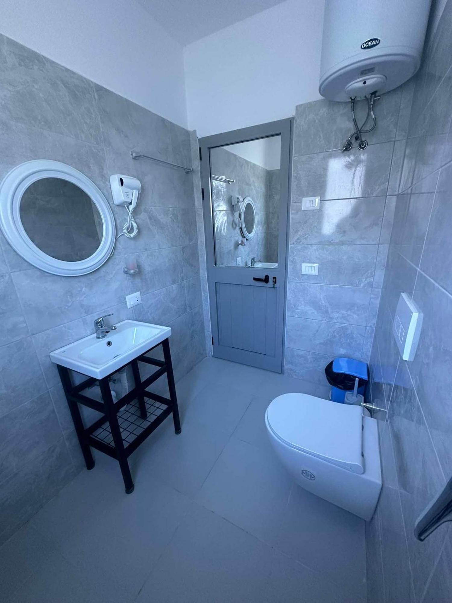 Deor Hotel Shëngjin Buitenkant foto