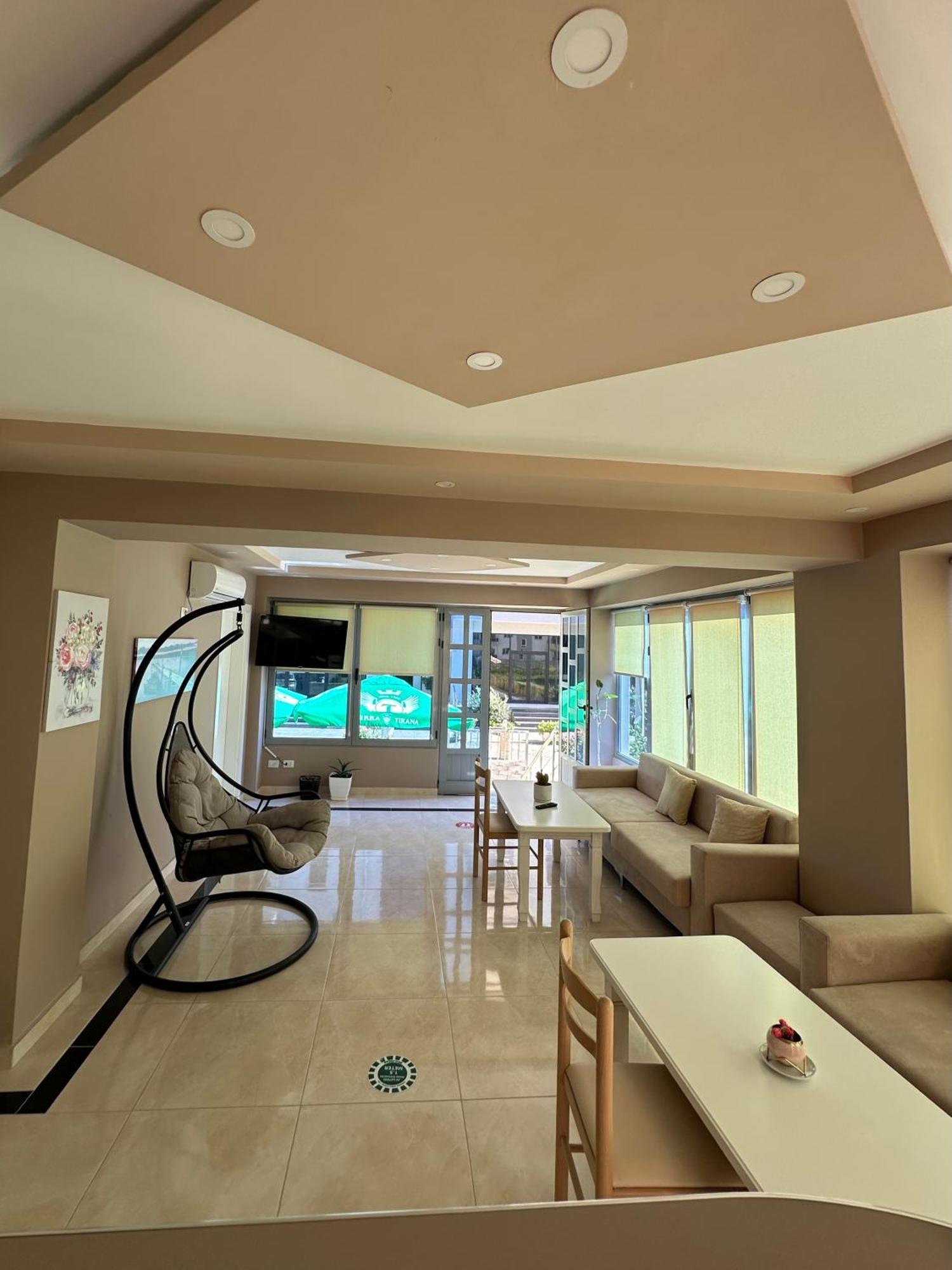 Deor Hotel Shëngjin Buitenkant foto
