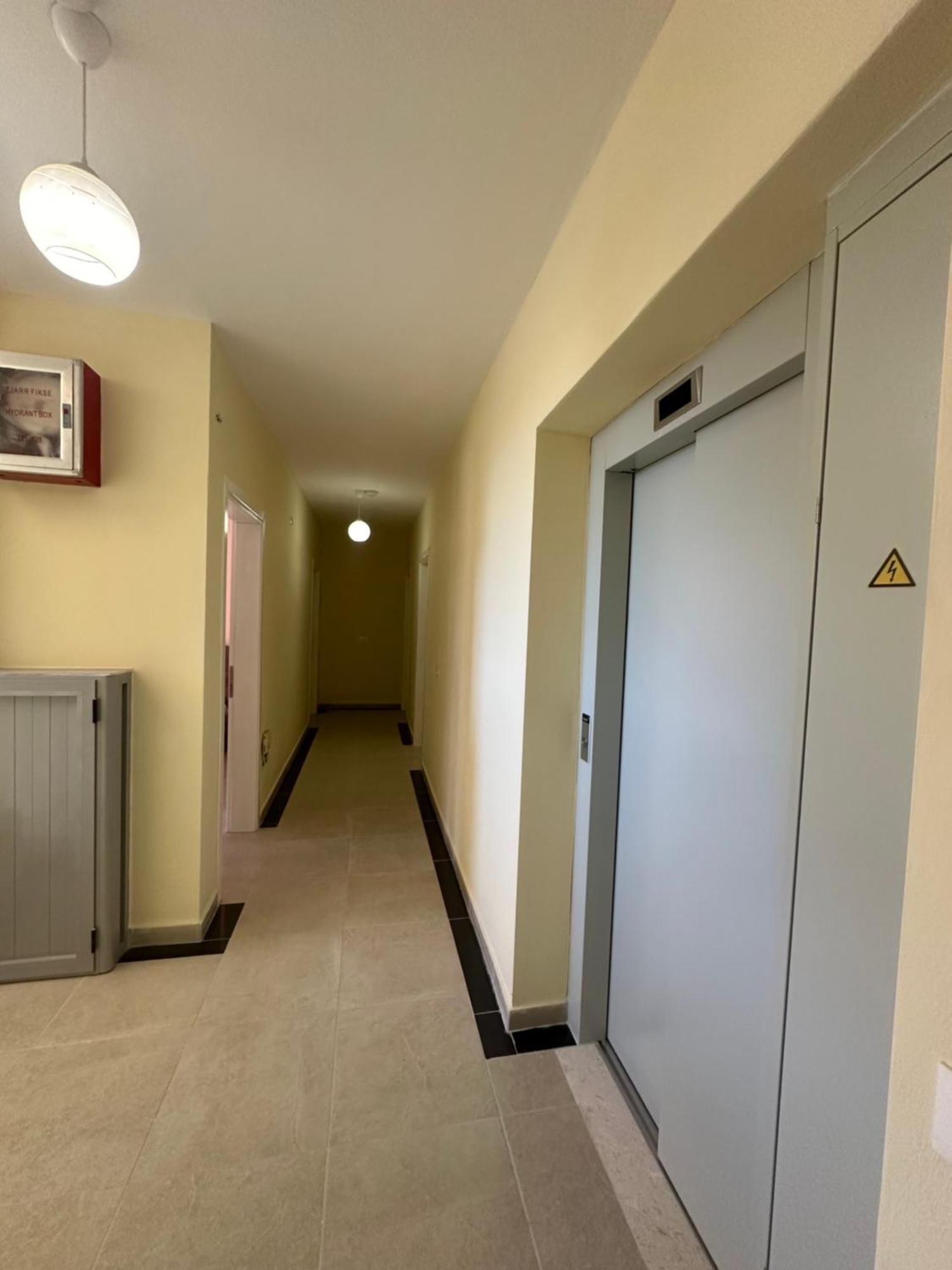 Deor Hotel Shëngjin Buitenkant foto