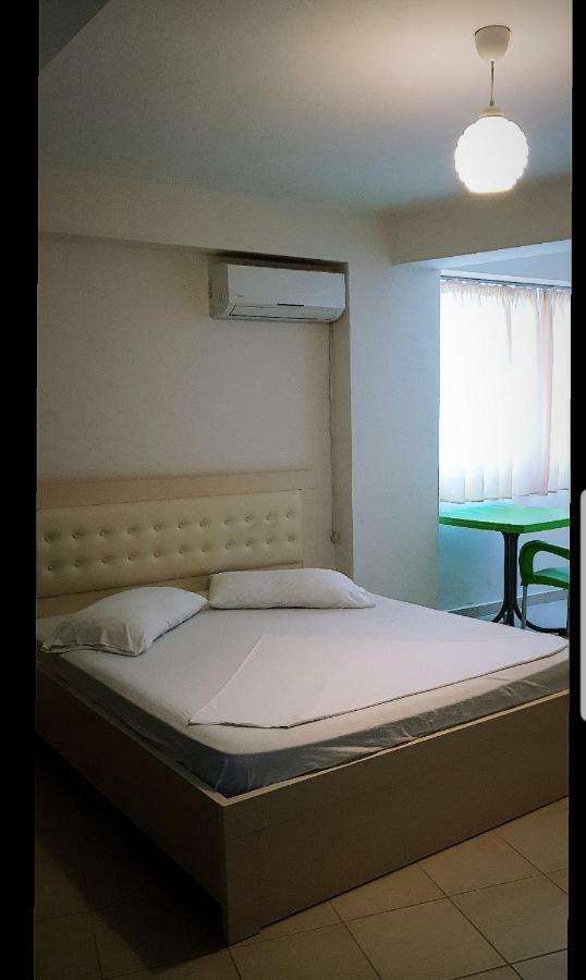 Deor Hotel Shëngjin Buitenkant foto